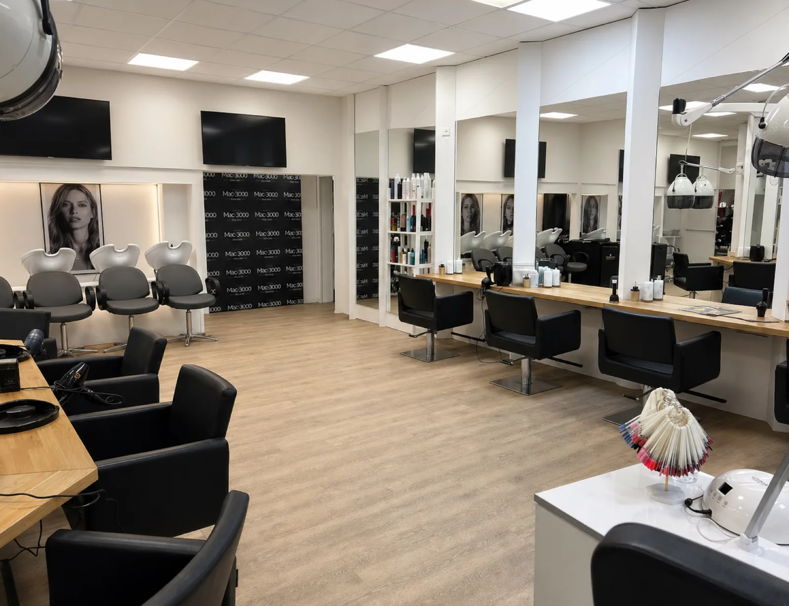 Intérieur du salon Coiffure Mac 3000 à Crissier